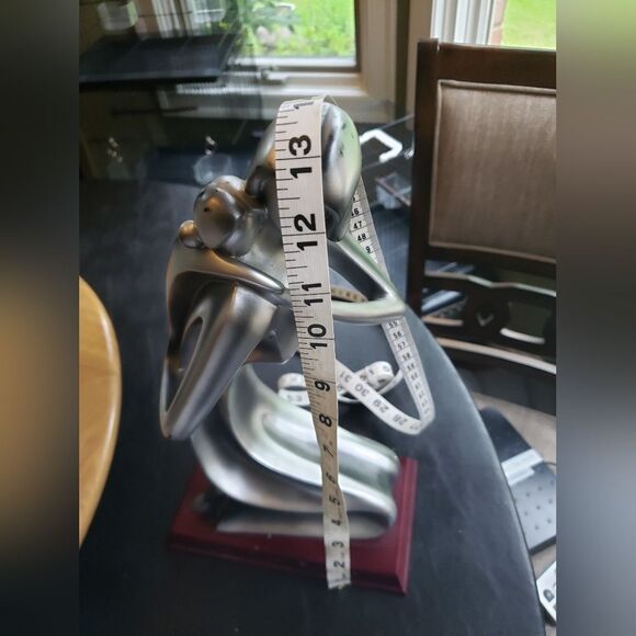 Mother & Daughter Statue - Picture 12 of 12